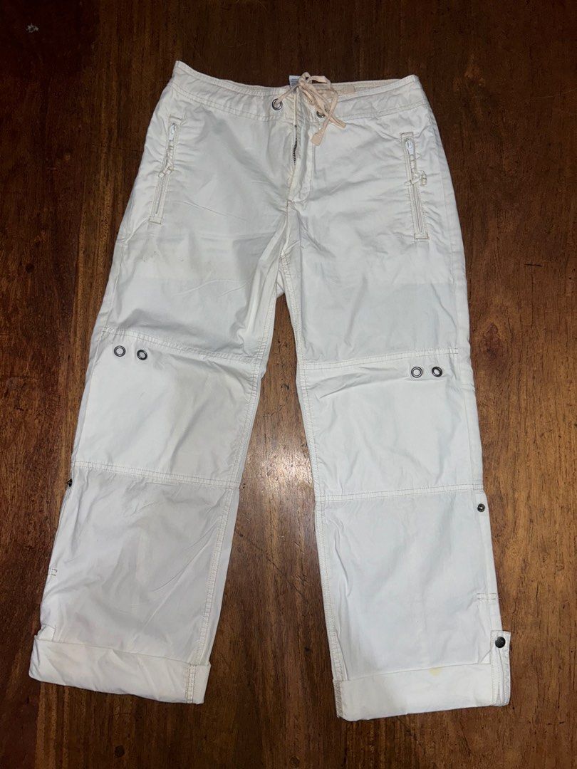 GAP wide-leg beige cargo parachute pants (Category: Other Bottoms) located in Manila. Submitted by terraytastic (Listing ID 1316911161, Image 1). Description: Bought for 4000. Good quality and used 2-3 times only. Waist line is 26-29 inches. (Size isn't indicated but my waist is 29 and fits just right) MOP: Gcash MOD: J&T, GGX, SCO, SDD .