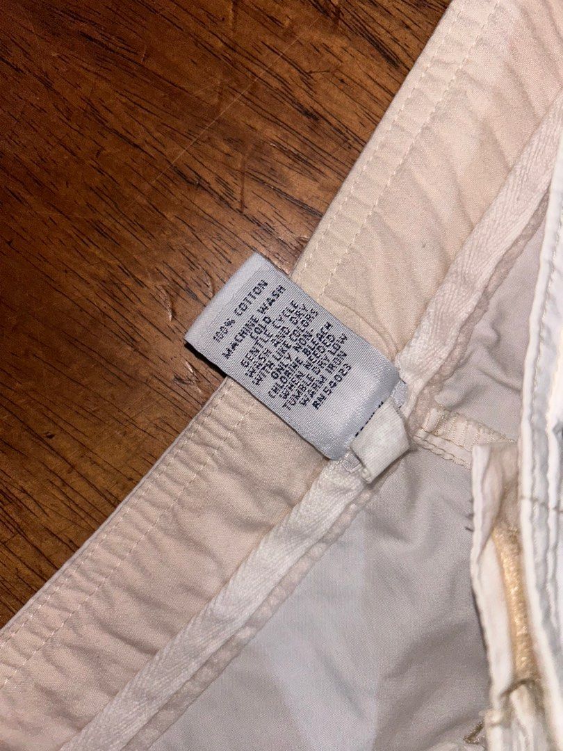 GAP wide-leg beige cargo parachute pants (Category: Other Bottoms) located in Manila. Submitted by terraytastic (Listing ID 1316911161, Image 3). Description: Bought for 4000. Good quality and used 2-3 times only. Waist line is 26-29 inches. (Size isn't indicated but my waist is 29 and fits just right) MOP: Gcash MOD: J&T, GGX, SCO, SDD .