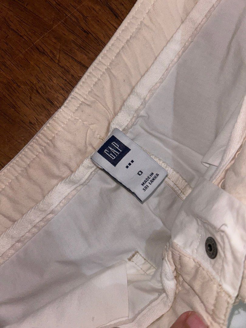 GAP wide-leg beige cargo parachute pants (Category: Other Bottoms) located in Manila. Submitted by terraytastic (Listing ID 1316911161, Image 2). Description: Bought for 4000. Good quality and used 2-3 times only. Waist line is 26-29 inches. (Size isn't indicated but my waist is 29 and fits just right) MOP: Gcash MOD: J&T, GGX, SCO, SDD .