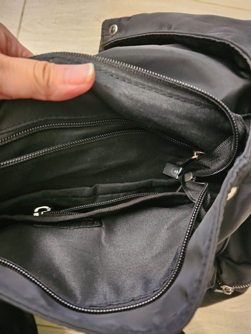 Hallmark backpack （分類：背囊）位於 Hong Kong。 由 camper0 提交（商品編號 1316968178，圖片 4）。簡介： 。