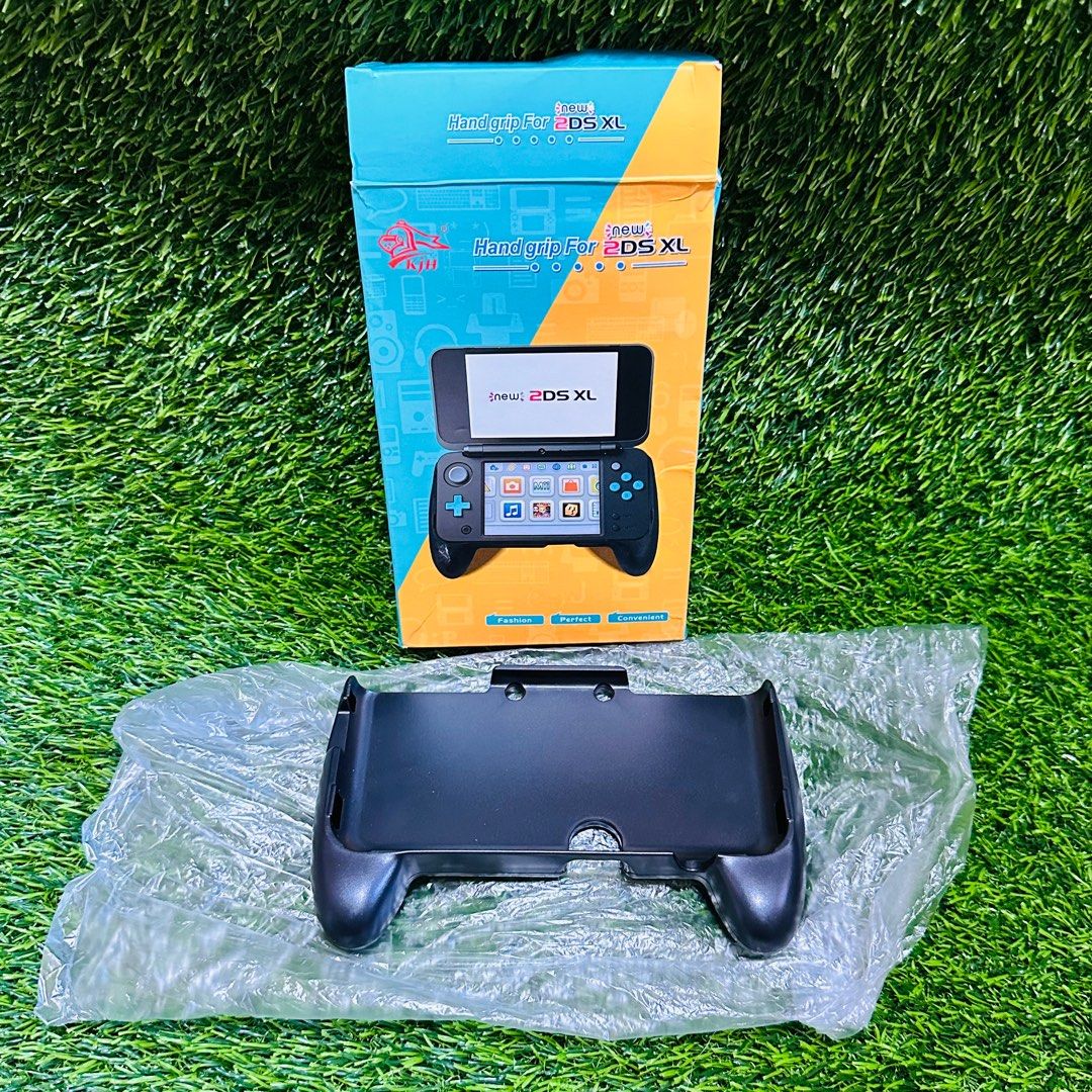 Hand grip for New Nintendo 2DS XL (Category: Controllers) located in Tagum. Submitted by zangcaesar (Listing ID 1316925649, Image 2). Description: With kickstand at the back.