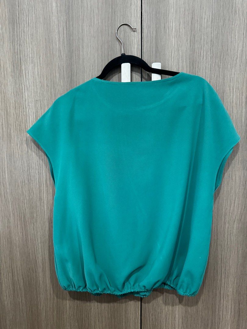 Harlan and Holden Top size Large (Category: Blouses) located in Paranaque City. Submitted by dlp0830 (Listing ID 1316922501, Image 2). Description: Authentic store bought Harlan and Holden Top. Just washed but never worn. Like new! Hand washed only. Very nice fabric and design. Size small but fits medium To large frame. Rfs: Decluttering my closet. .