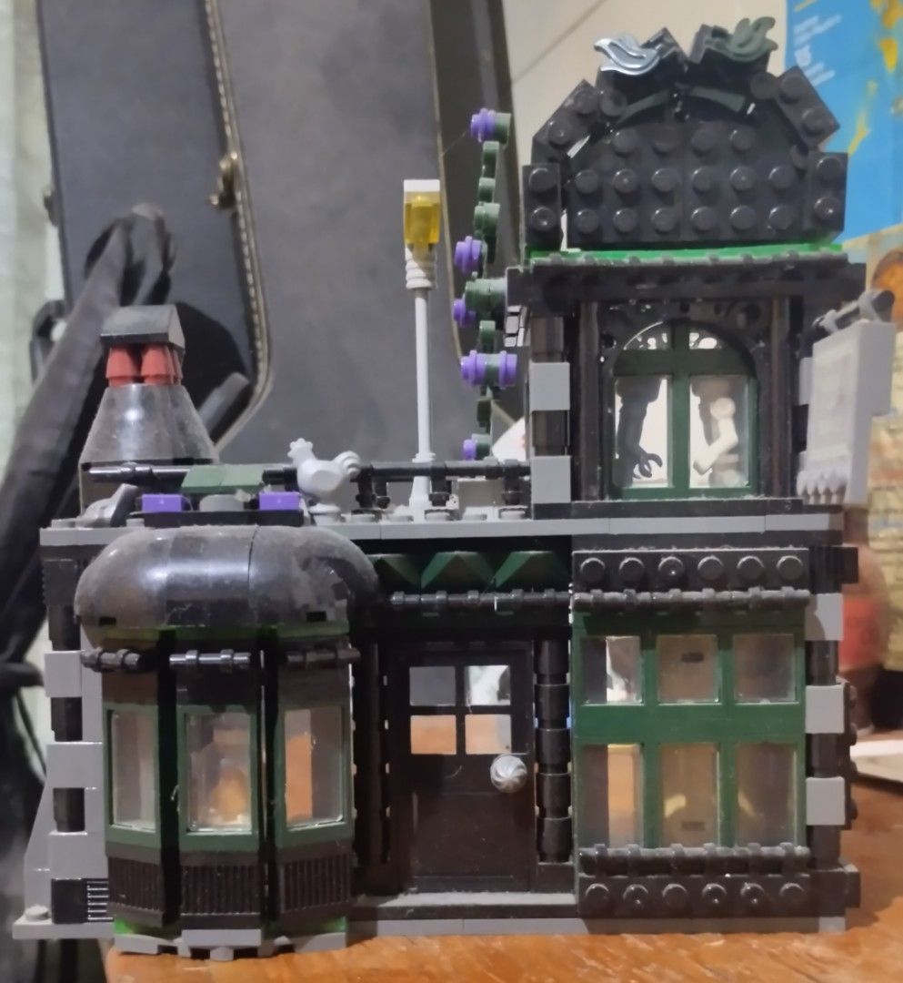 Harry Potter Lego (Lepin) Set (Category: Lego & Building Sets) located in Quezon City. Submitted by ceeustaquio (Listing ID 1316972035, Image 3). Description: Selling my personal collection of harry potter brick set. Can be sold as set or per building. Can send close up pics if interested. PM for price. Some with instructions. No box. Fairview QC area. Need funds..