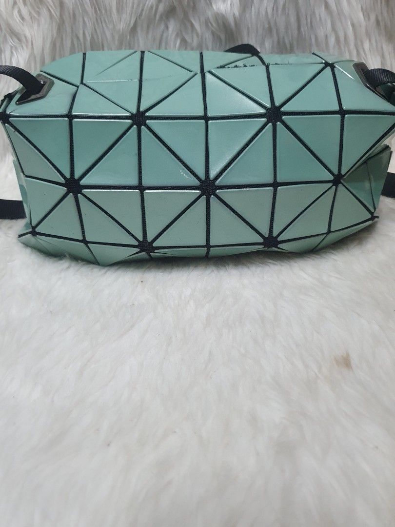 Baobao Issey Miyake Authentic (Category: Luxury Bags & Wallets) located in Malolos. Submitted by yamaguchionline (Listing ID 1316853246, Image 3). Description: Bought in Japan guaranteed authentic money back if proven fake.very nice in actual.please respect my ads.