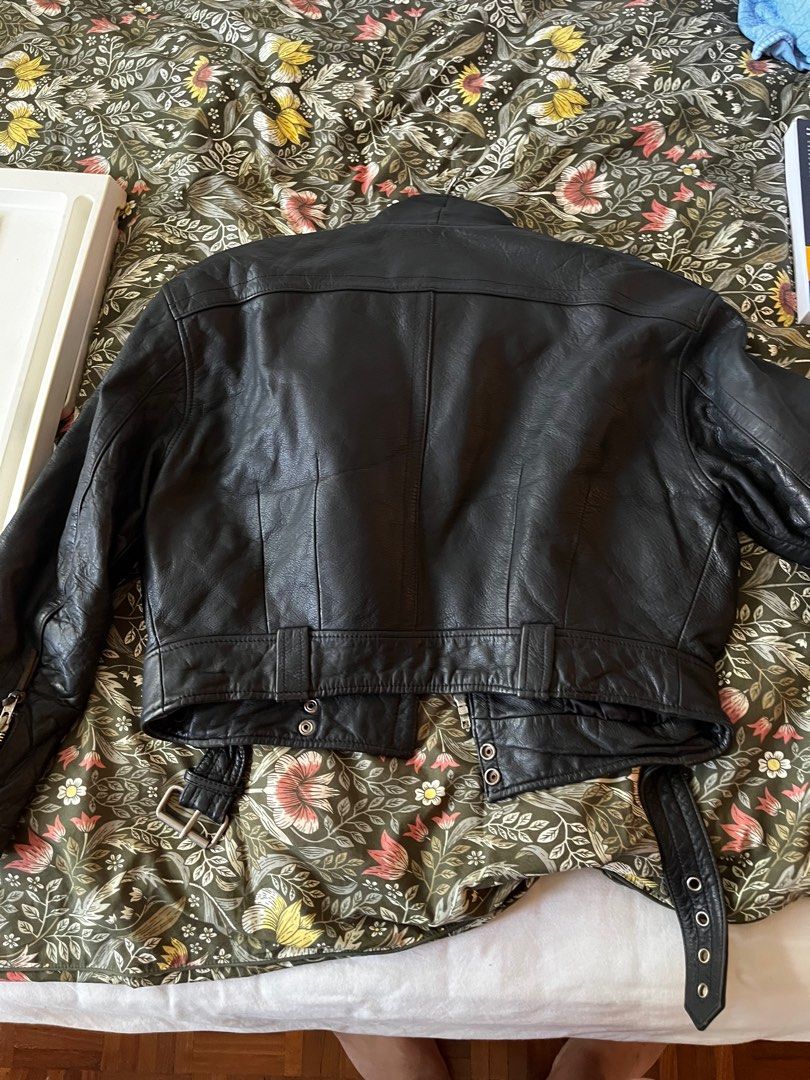 Jacket (Category: Coats, Jackets and Outerwear) located in Singapore. Submitted by william_lwin (Listing ID 1316896156, Image 4). Description: Cool real leather jacket for ladies. Can wear from small to medium. Try it to believe it..