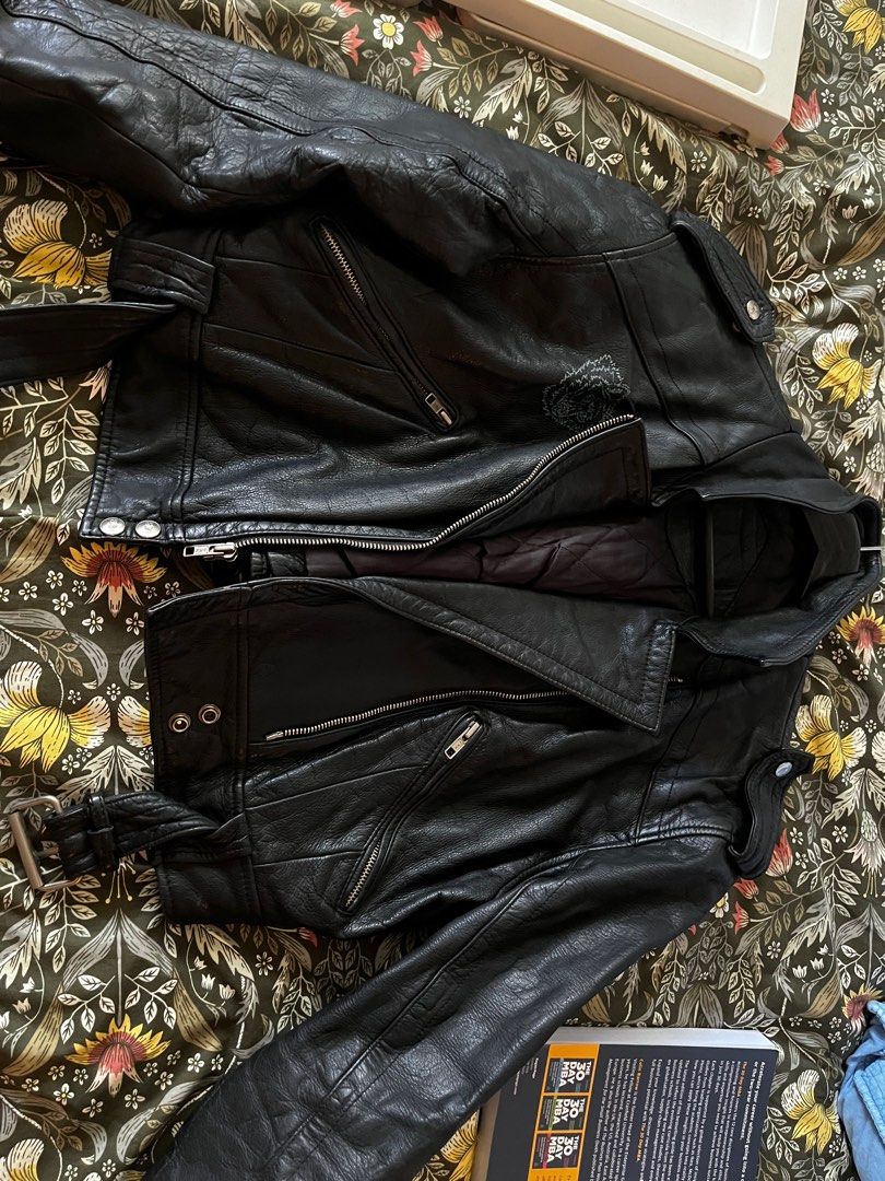 Jacket (Category: Coats, Jackets and Outerwear) located in Singapore. Submitted by william_lwin (Listing ID 1316896156, Image 3). Description: Cool real leather jacket for ladies. Can wear from small to medium. Try it to believe it..