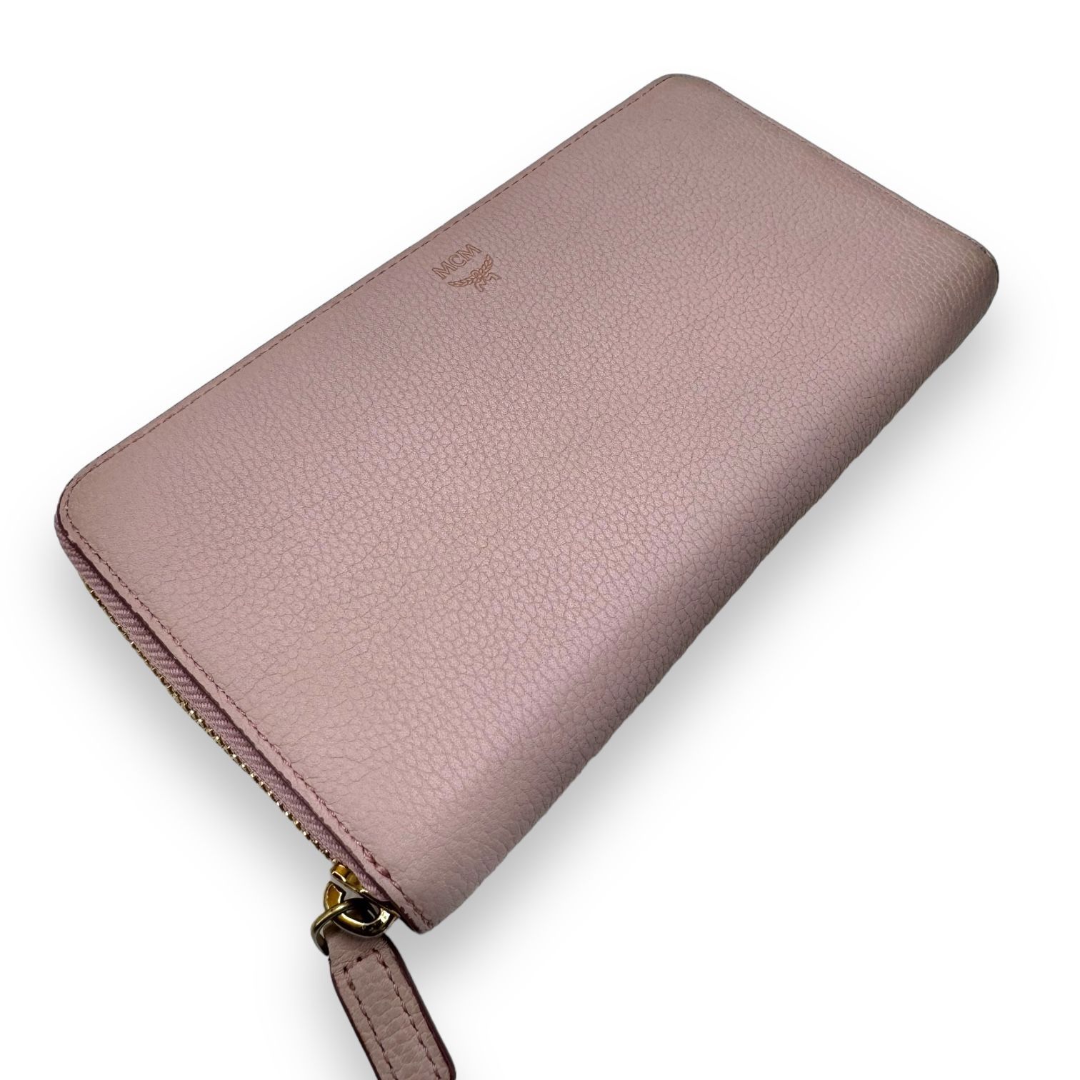 JE-MCM Ladies Leather Long Pink Wallet w/ Zipper, Box and Cert (Category: Bags & Wallets) located in Singapore. Submitted by cashconverterssg_jeamk (Listing ID 1316914095, Image 2). Description: MESSAGE US FOR THE AVAILABILITY OF THE ITEM CONTACT STORE: JURONG EAST CASH CONVERTERS PLACE OF AVAILABILITY - JURONG EAST CASH CONVERTERS SKU: 1400000126708 YOU CAN BUY THIS ONLINE, COPY THE LINK BELOW: https://cashconverters.sg/products/wallet-long-ld-p