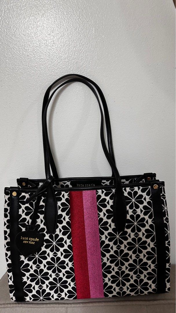 Kate Spade Flower Jacquard Tote (Category: Luxury Bags & Wallets) located in Quezon City. Submitted by ror-y (Listing ID 1316909652, Image 1). Description: L: 14 in H: 10 in D: 5 in Looks legit 😍.