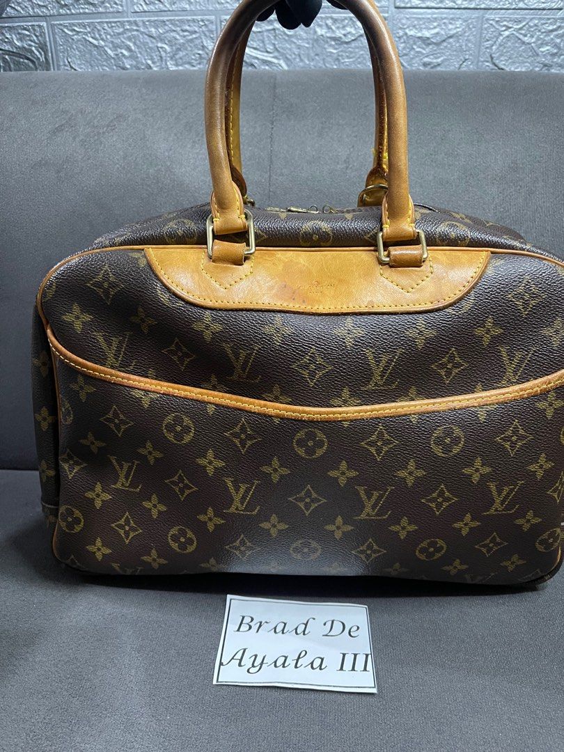 LV Deuville Monogram (Category: Luxury Bags & Wallets) located in Quezon City. Submitted by 2ndhanddump (Listing ID 1316944431, Image 3). Description: Deuville Monogram‼️‼️ ₱ 20k 🔥🔥 PRICES STILL NEGOTIABLE‼️‼️ ✅ ITEMS POSTED ARE 💯 AUTHENTIC‼️ MONEY-BACK IF PROVEN FAKE‼️ ✅ NO RETURN, NO EXCHANGE unless proven fake by certified authenticators‼️ MEET-UPS QC AREA/ DELIVERY‼️.