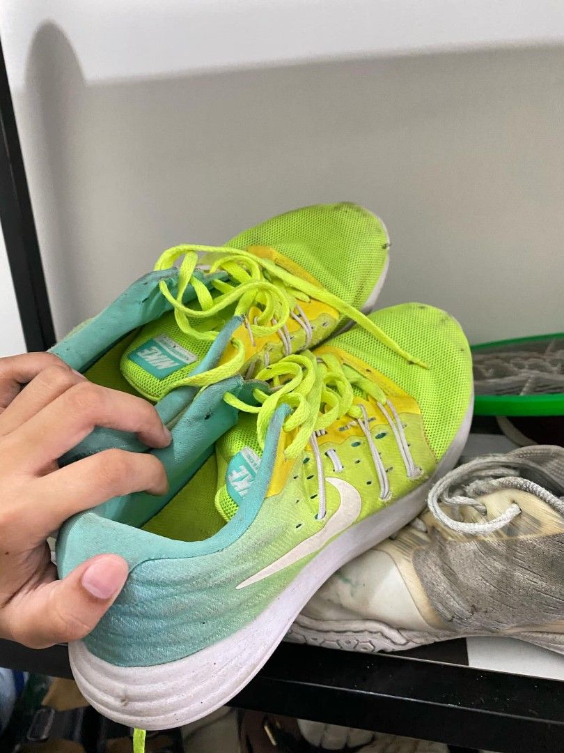 Nike neon sneakers (Category: Sneakers) located in Bulacan. Submitted by sshoooo (Listing ID 1316913025, Image 2). Description: -overall good pa po - no issue (nawala lang yung wash tag nya) -US9.