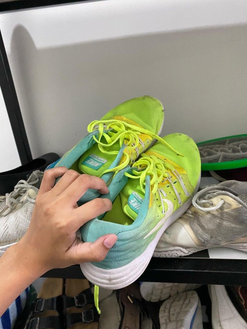 Nike neon sneakers (Category: Sneakers) located in Bulacan. Submitted by sshoooo (Listing ID 1316913025, Image 1). Description: -overall good pa po - no issue (nawala lang yung wash tag nya) -US9.