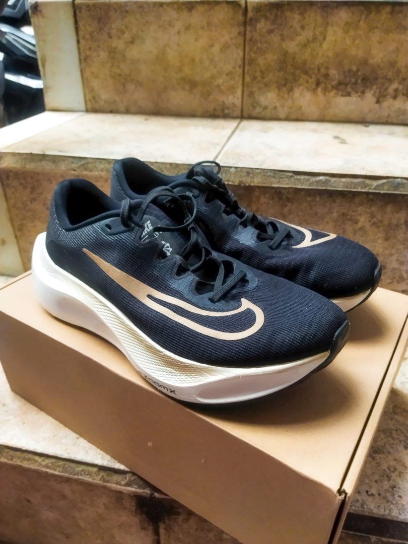 Nike Zoom X 取りまわせ Vaporfly Next% 28.5㎝