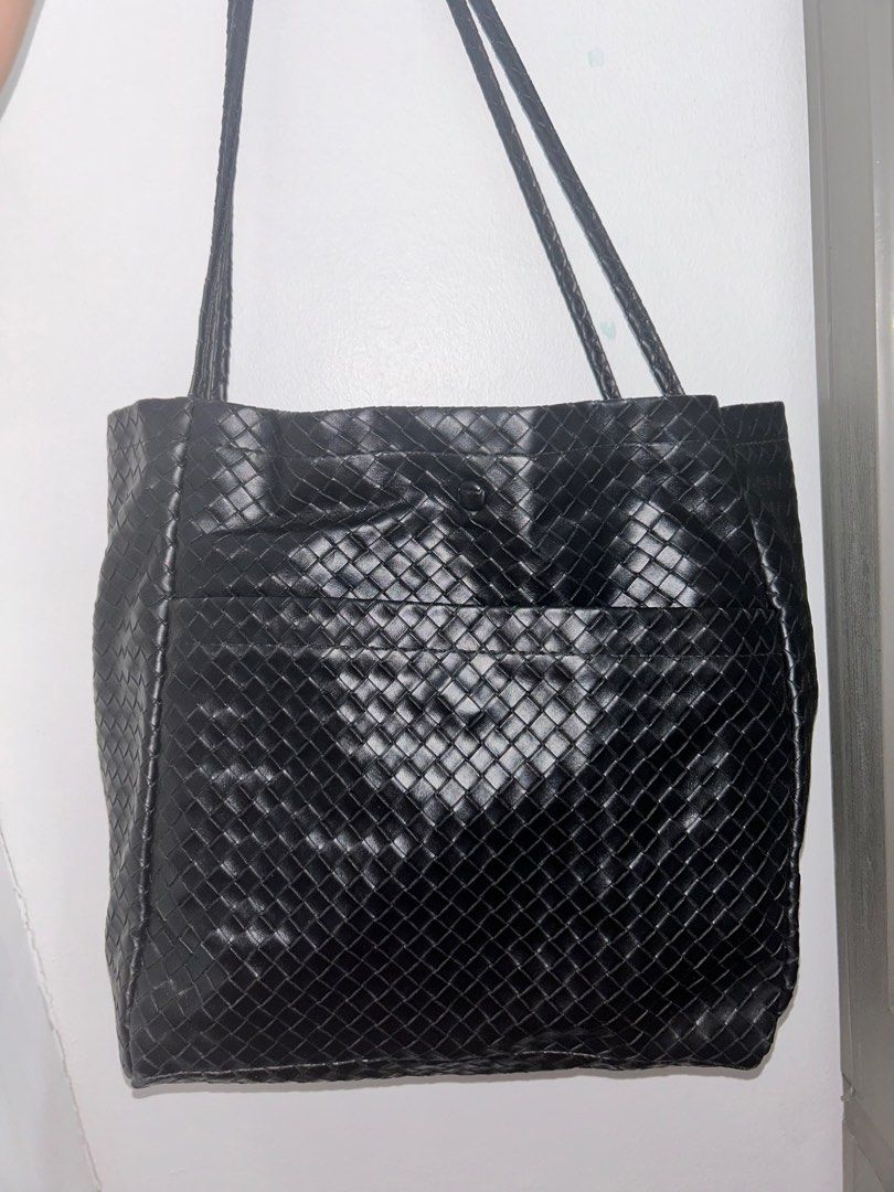 Office Bag / Tote Bag / Summer Bag (Category: Tote Bags) located in Manila. Submitted by avsntos (Listing ID 1316841429, Image 1). Description: • Bought in Thailand • Good quality leather • Great for office bag • Summer Bag.