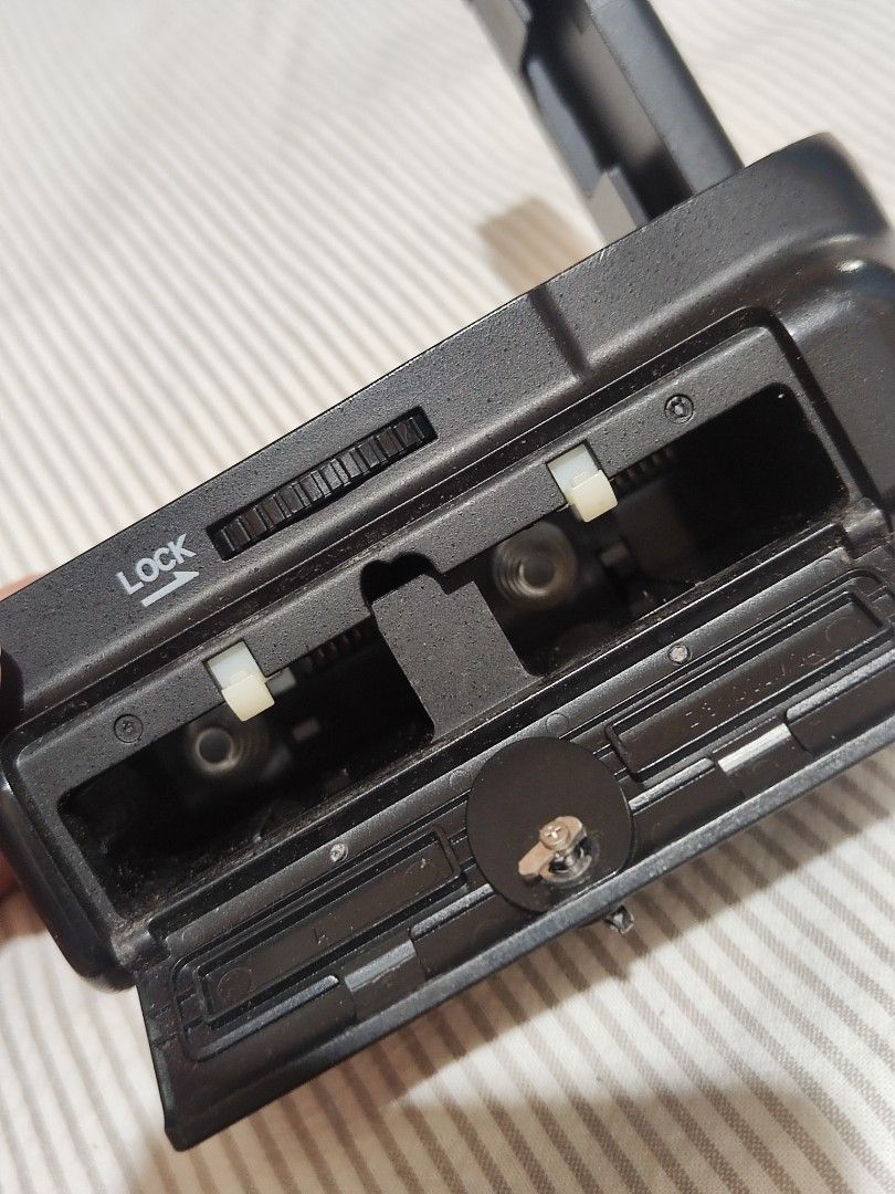 Photix Battery Grip D3100 (Category: Camera Bags & Carriers) located in Manila. Submitted by olx156 (Listing ID 1316883332, Image 2). Description: battery grip for Nikon D3100 (wysiwyg )what you see is what you get. since most of the items vintage & rare (untested) payment first thru gcash shipping within the day lalamove metro manila only outside metro manila can be ship via flash express / jnt / lbc.