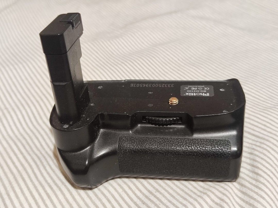 Photix Battery Grip D3100 (Category: Camera Bags & Carriers) located in Manila. Submitted by olx156 (Listing ID 1316883332, Image 3). Description: battery grip for Nikon D3100 (wysiwyg )what you see is what you get. since most of the items vintage & rare (untested) payment first thru gcash shipping within the day lalamove metro manila only outside metro manila can be ship via flash express / jnt / lbc.
