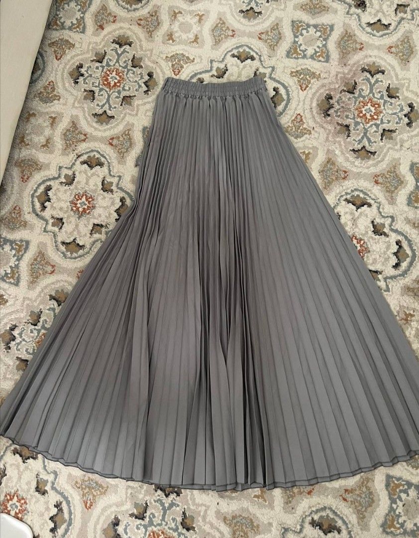 Grey pleated skirt satin online