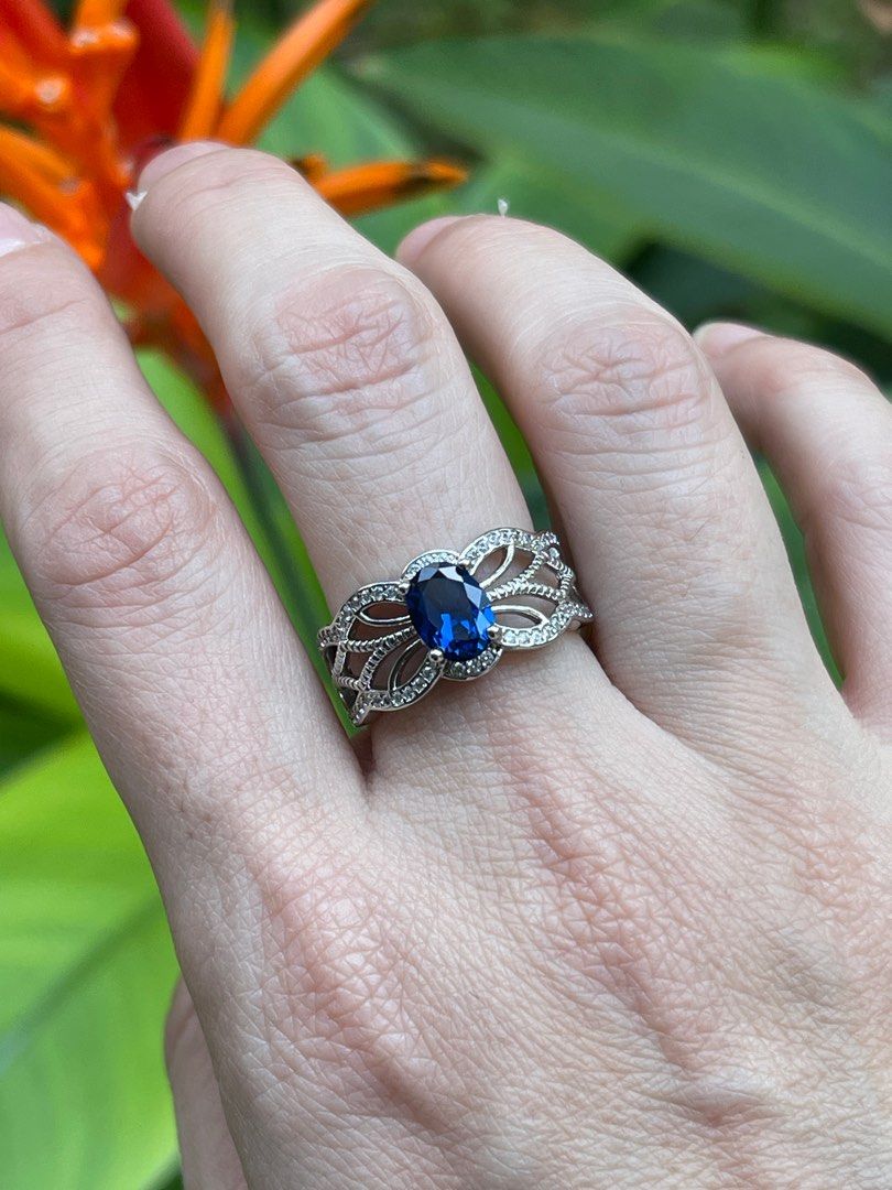 Dark blue moissanite top