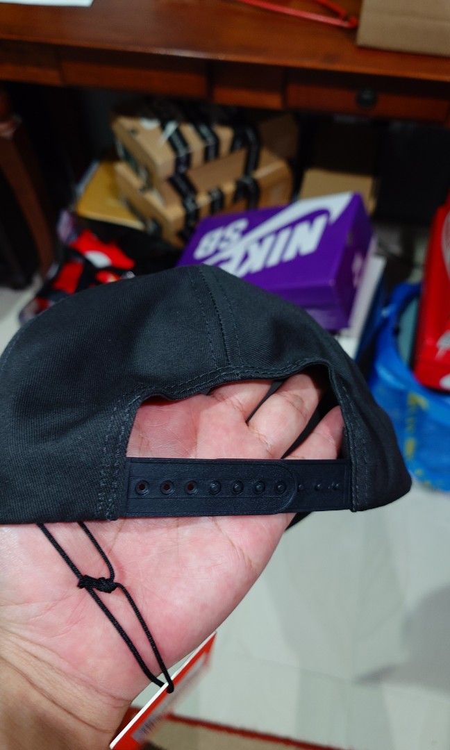 Rapha MTB 6 Panel Cap (Category: Cap & Hats) located in Puchong. Submitted by freakingstoremy (Listing ID 1316897000, Image 2). Description: Rapha MTB 6 Panel Cap Black Rm180 Brand new.