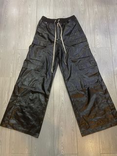 (Category: ) located in . Submitted by forma.closet (Listing ID 1316936295, Image 1). Description: .
