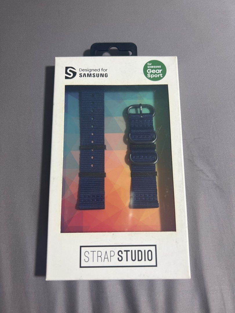 Strap studio gear sport top