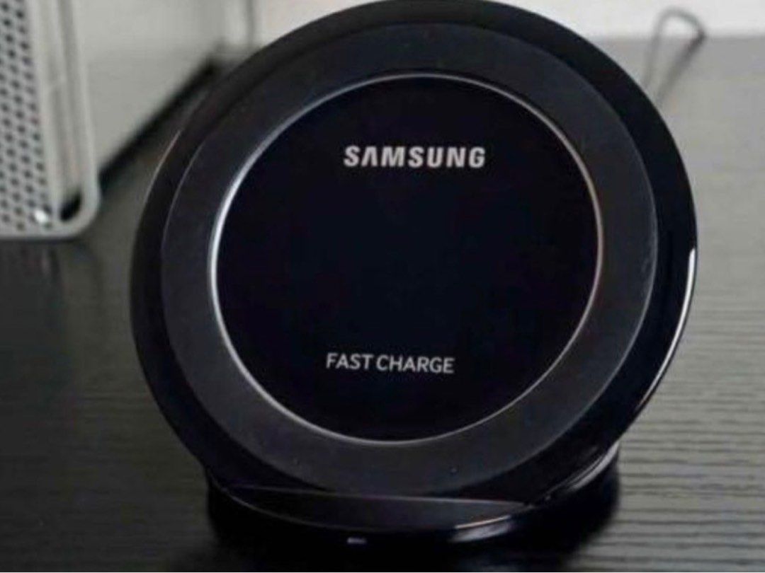 Samsung wireless charger (Category: Chargers & Cables) located in Manila. Submitted by bornthisway22 (Listing ID 1316901486, Image 1). Description: Samsung wireless charger original Just opened and tried .