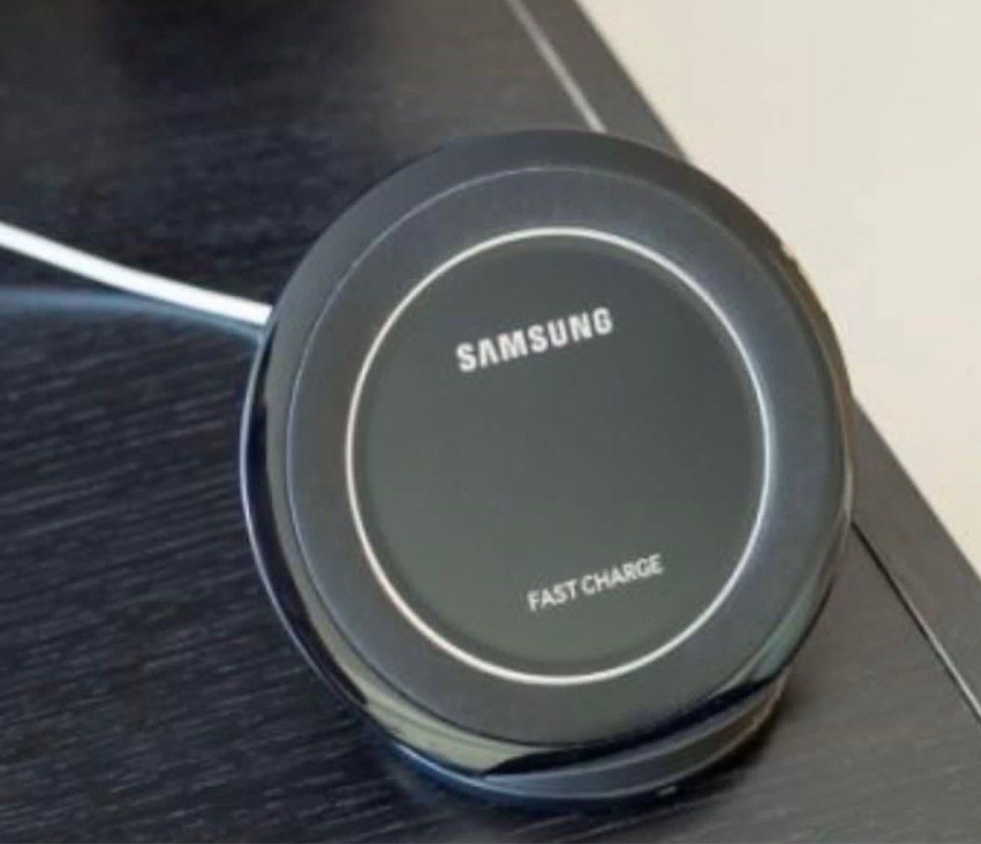 Samsung wireless charger (Category: Chargers & Cables) located in Manila. Submitted by bornthisway22 (Listing ID 1316901486, Image 2). Description: Samsung wireless charger original Just opened and tried .
