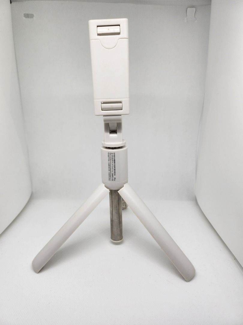 Selfie Stick and tripod (Category: Tripods & Monopods) located in Naga. Submitted by segunda.manay (Listing ID 1316825184, Image 3). Description: Selfie stick and tripod with bluetooth remote 245°, 71.5cm extended Original price ₩15000 ~₱600 Brand: X'tra Snap X3 RFS: Decluttering, Upgraded Issues: Landscape orientation only Sold as is. Payment first: GCash, Bank Transfer, No COD Location: Naga, CamSur Delivery options (shipping fee c/o buyer): Ou