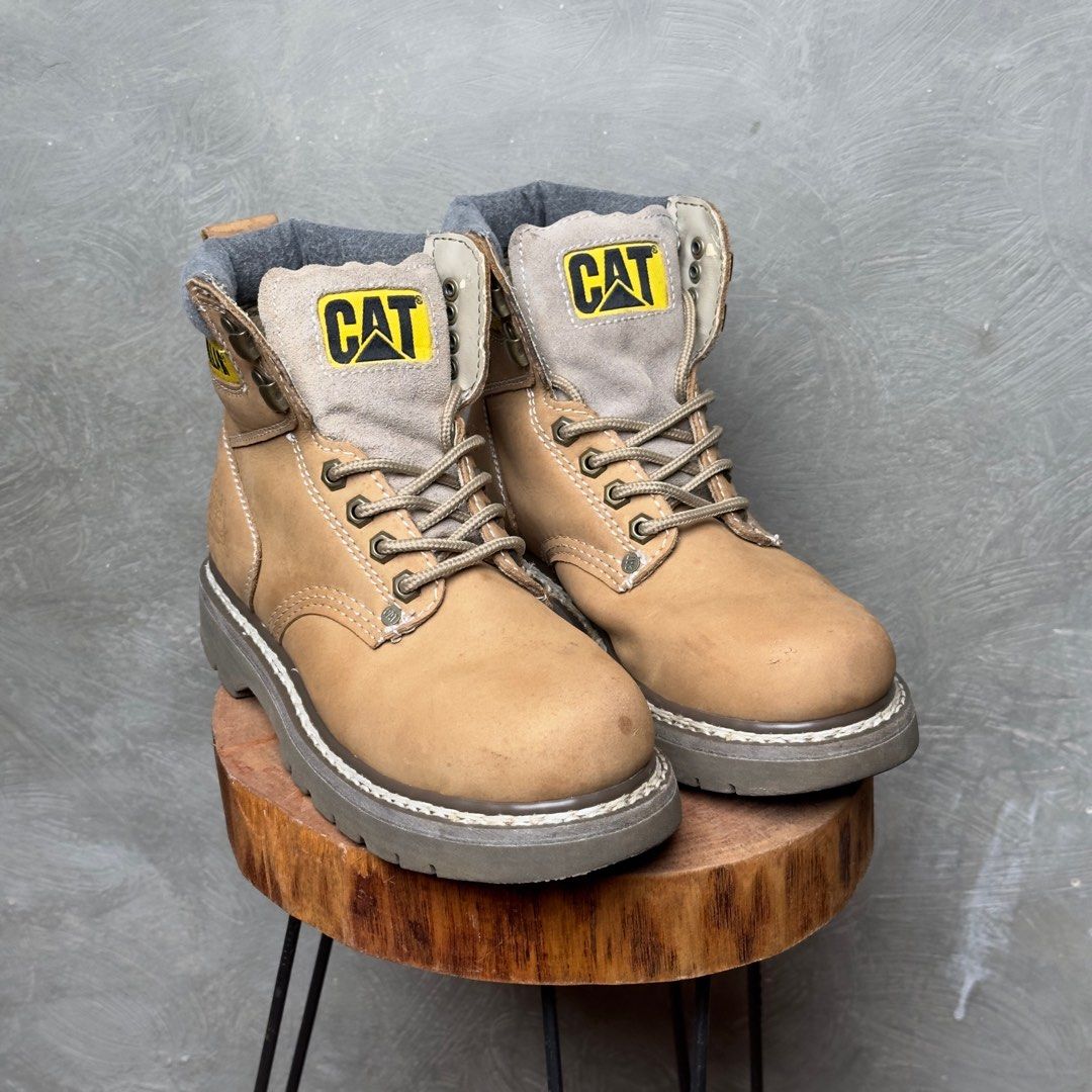 Sepatu Boots Caterpillar High Beige Size 38 Fesyen Pria Sepatu Sepatu Boot di Carousell