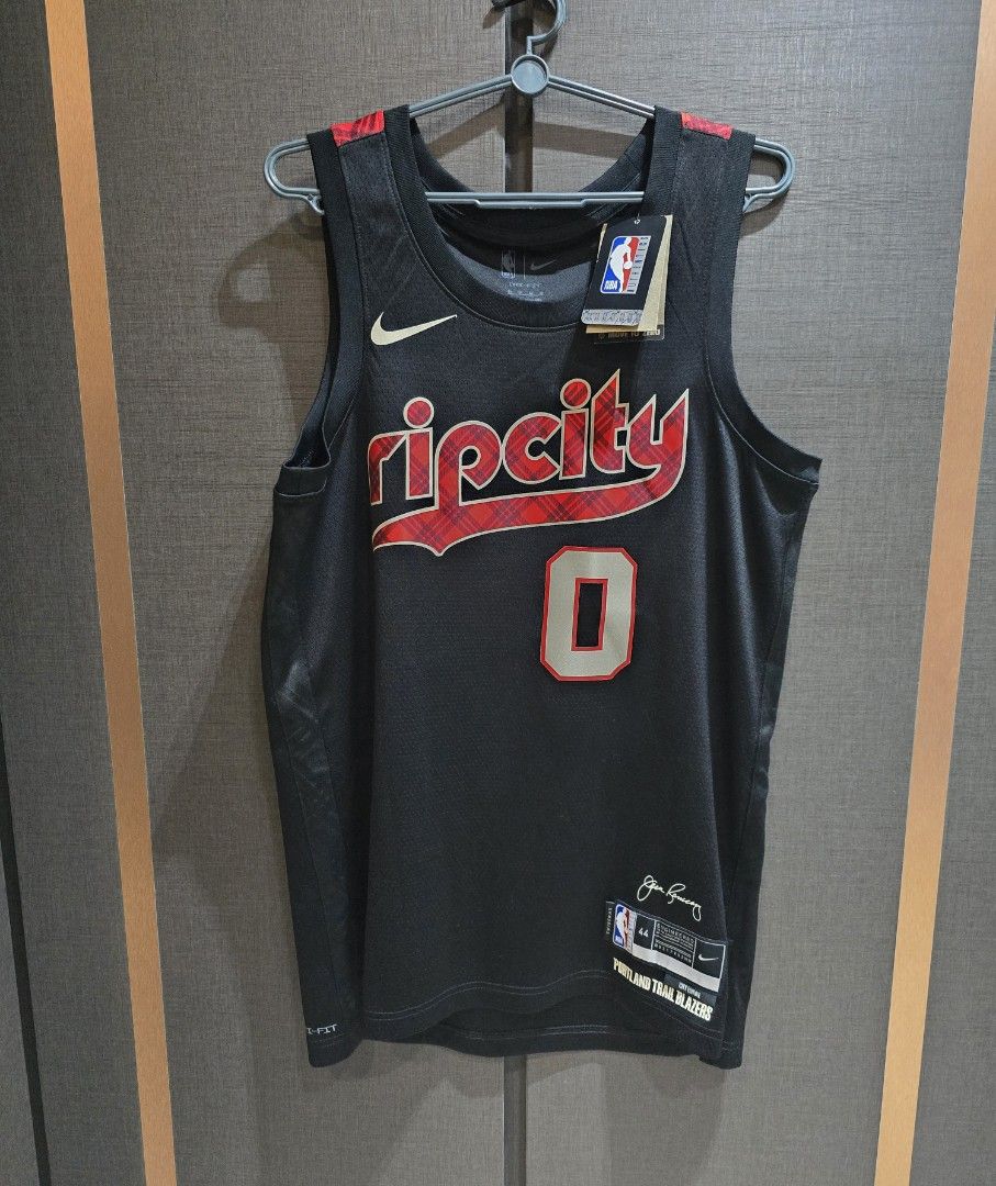 Size M Nike Damian Lillard Portland Trailblazers Icon Edition Swingman Jersey