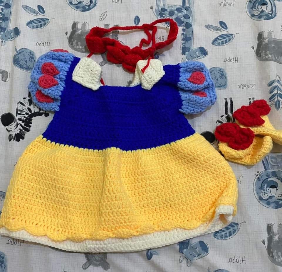 Snow white baby milestone costume (Category: Babies & Kids Fashion) located in Manila. Submitted by keithtyra (Listing ID 1316931075, Image 1). Description: isang beses lang po nagamit 1-3months.