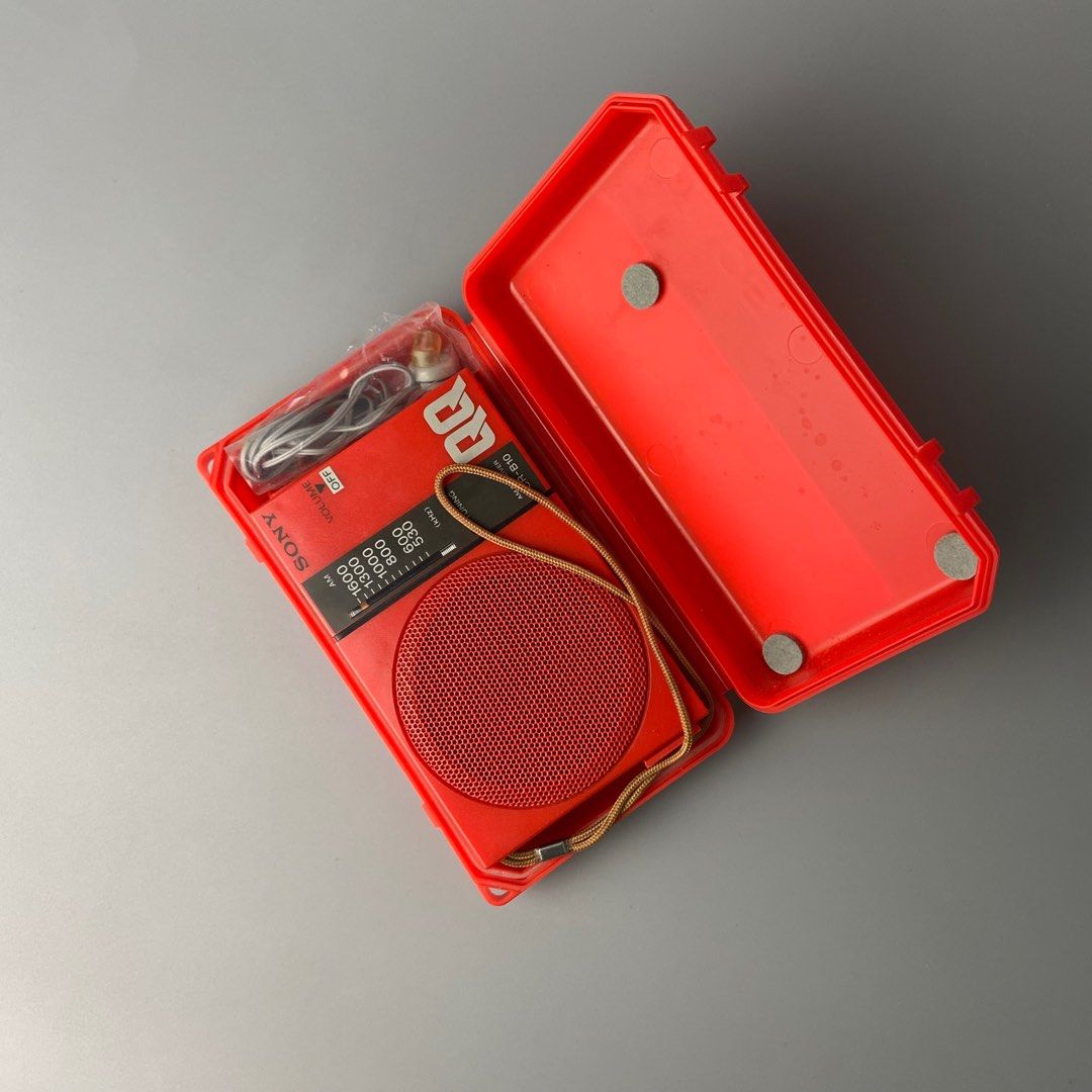 Sony radio AM receiver ICR-B10 (Category: Portable Music Players) located in Malolos. Submitted by midnightsky_ (Listing ID 1316873111, Image 2). Description: Sony radio AM receiver ICR-B10 complete set -with its case, earphones -with built in speaker -runs with AA batteries Pm us for more information.