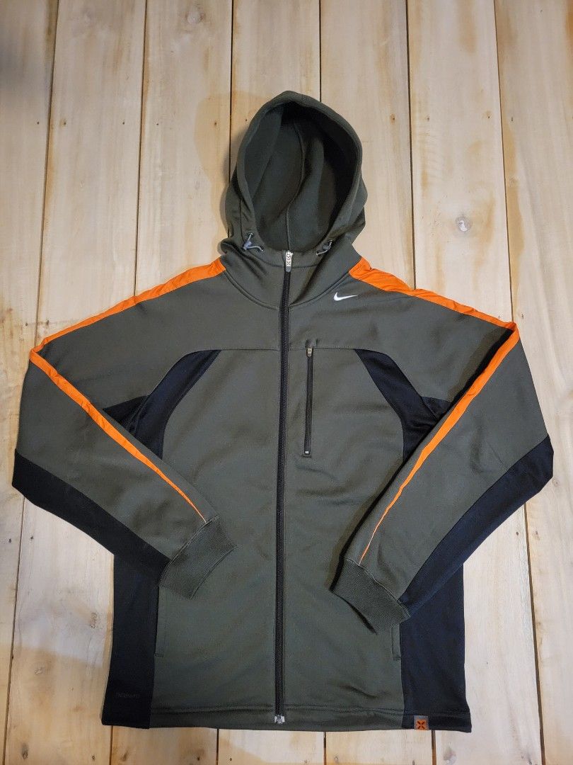Sports Wear Nike Therma Men s Fashion Coats Jackets and Outerwear on Carousell