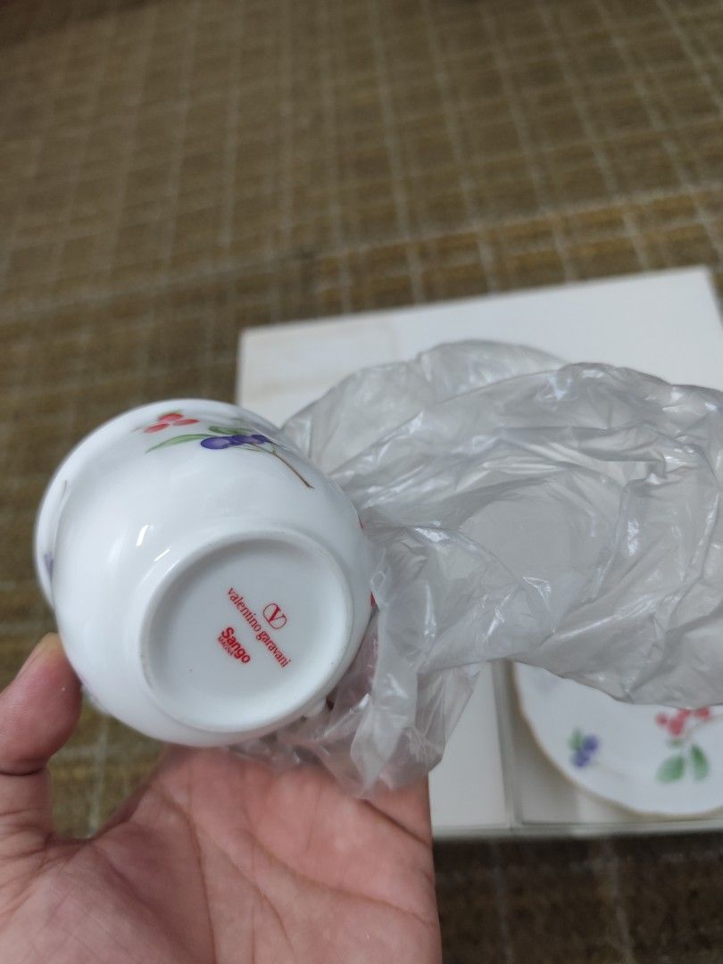 Valentino (Category: Luxury Accessories) located in Navotas City. Submitted by mistej (Listing ID 1316865046, Image 3). Description: valentino tea cup 1box 1piece only authentic guaranteed.