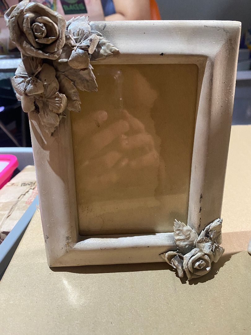 vintage picture frames 4.5x3" - 2pcs (Category: Frames & Pictures) located in Marikina City. Submitted by theflos (Listing ID 1316874220, Image 2). Description: .