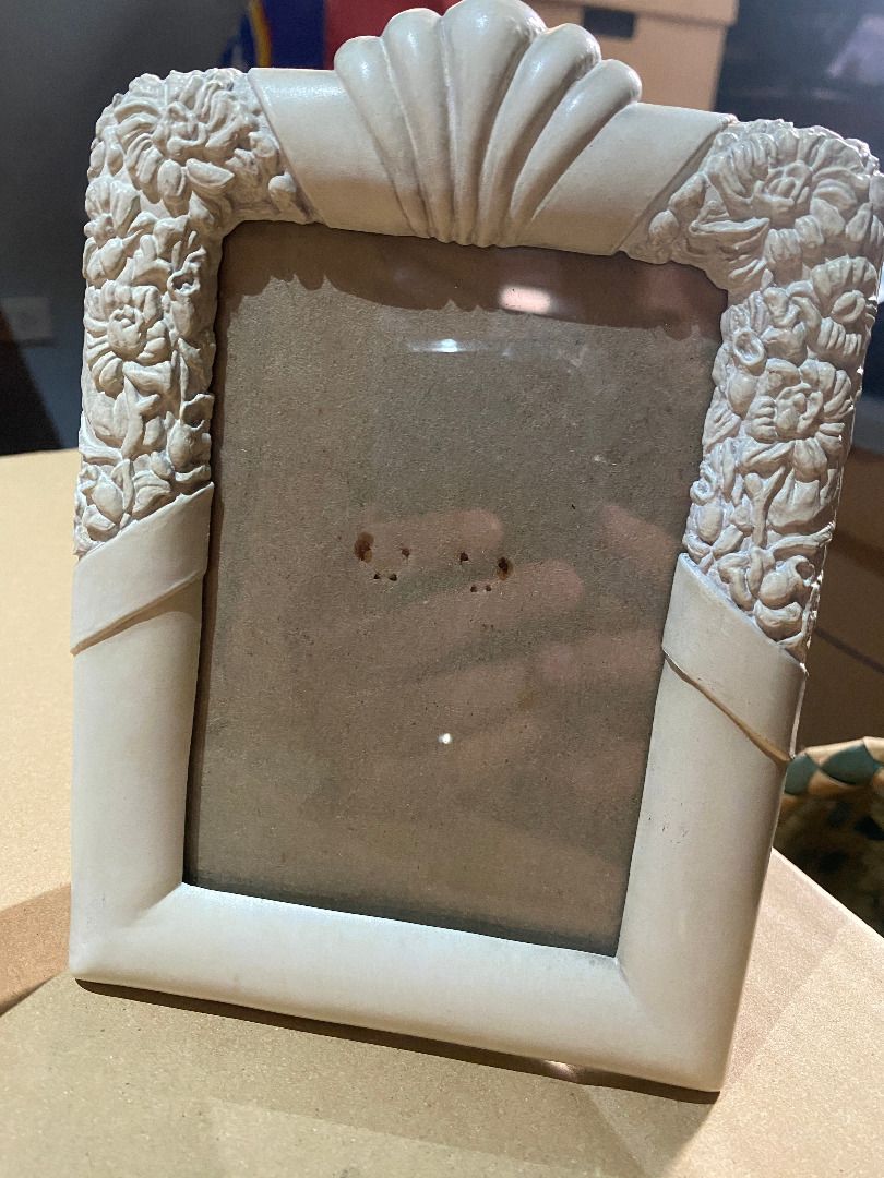vintage picture frames 4.5x3" - 2pcs (Category: Frames & Pictures) located in Marikina City. Submitted by theflos (Listing ID 1316874220, Image 3). Description: .