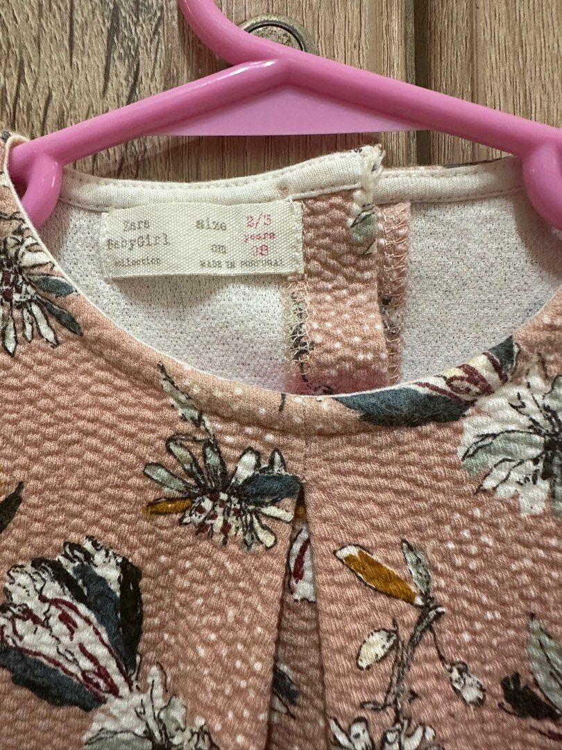 Zara baby dress (Category: Babies & Kids Fashion) located in Paranaque City. Submitted by destashing_moma (Listing ID 1316822097, Image 2). Description: 2-3Y on tag.