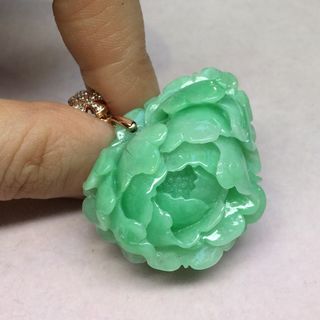 A Jade翡翠 Bean Green Lotus Pendant with 925 Silver Clasp, Jade Size 29 x 38 x 12mm64235022172289110