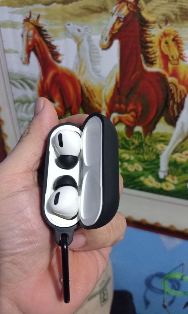 Airpods pro 2nd gen. (Category: Earphones) located in Cavite. Submitted by zildian (Listing ID 1317022014, Image 1). Description: Kasma lng galing pakage, tested qna maganda naman tumunog & longlife nag aapear sa ipad ko mabilis andyan napo model sa last photo tnx po..