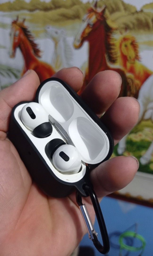 Airpods pro 2nd gen. (Category: Earphones) located in Cavite. Submitted by zildian (Listing ID 1317022014, Image 2). Description: Kasma lng galing pakage, tested qna maganda naman tumunog & longlife nag aapear sa ipad ko mabilis andyan napo model sa last photo tnx po..