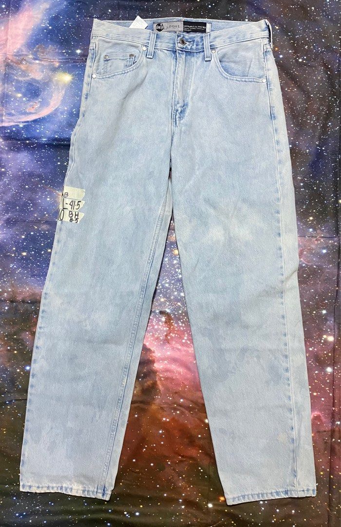 Authentic Levi’s silver tab (Category: Jeans) located in Manila. Submitted by avecillaa57811 (Listing ID 1317102660, Image 2). Description: ❗️authentic Levi’s silver tab ❗️W32 ❗️actual dims are written on the item ⚠️un even faded parts (see in picture ) 💵1.3k+sf negotiable .