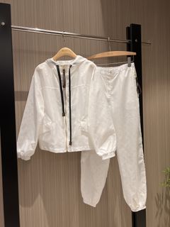 (Category: ) located in . Submitted by luxurycloset.shop (Listing ID 1317152610, Image 1). Description: .
