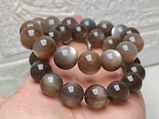 黑太陽骨幹手鏈Black Sun Stone
13+mm另外一條珠子14-16mm
💫《男女合適》💫
☀擁有強大能量,化煞、招財,護身石。💪💪💪      $300以上可面交,港鐵元朗站下午四點後🙏預約64236505714305110