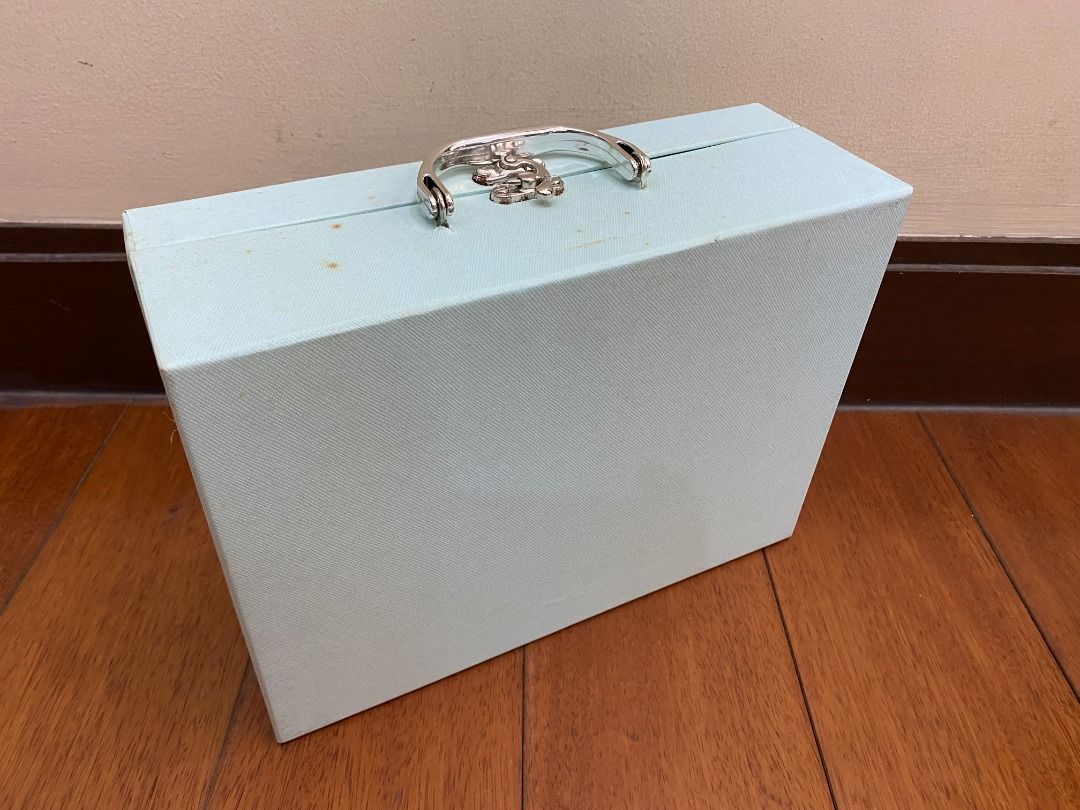 cardboard storage box luggage (Category: Storage Boxes & Baskets) located in Makati City. Submitted by pdcmakati (Listing ID 1317017968, Image 2). Description: Location: Makati City Model: Cardboard Storage Gift Box with handle Price: 280php Size : 27cm x 20cm x 9.5cm condition: preloved condition , with minor stains from storing (see pic) , rfs decluttering , as is where is **available until posted tong ads **pickup 24.7 at my makati condo **las