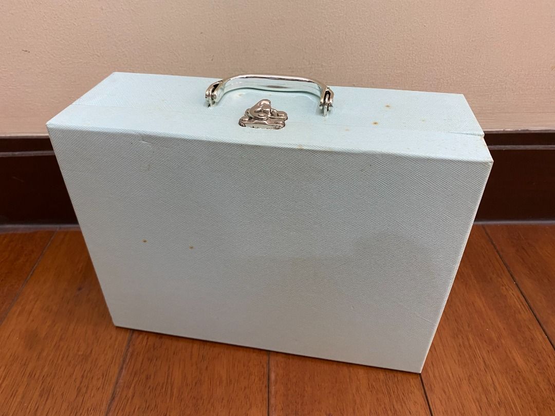 cardboard storage box luggage (Category: Storage Boxes & Baskets) located in Makati City. Submitted by pdcmakati (Listing ID 1317017968, Image 1). Description: Location: Makati City Model: Cardboard Storage Gift Box with handle Price: 280php Size : 27cm x 20cm x 9.5cm condition: preloved condition , with minor stains from storing (see pic) , rfs decluttering , as is where is **available until posted tong ads **pickup 24.7 at my makati condo **las