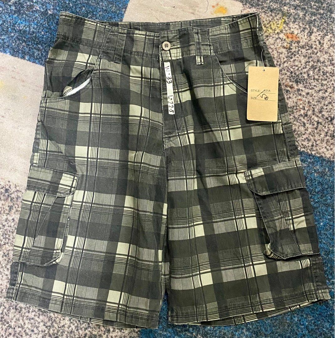 Cargo shorts Men s Fashion Bottoms Shorts on Carousell