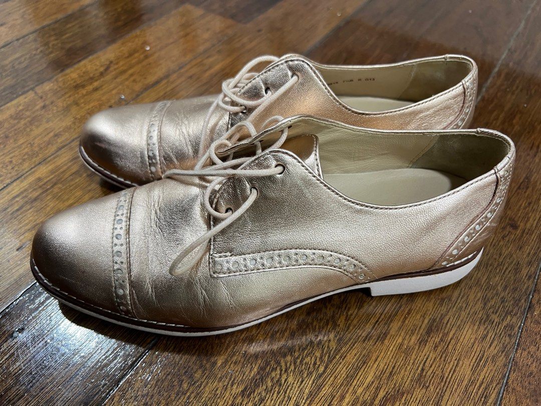 Cole Haan Cap Toe Oxfords in Rose Gold (Category: Loafers) located in Makati City. Submitted by maxiesilv (Listing ID 1317006802, Image 1). Description: Lightly used, still in great condition Leather upper and inner, with a very soft and plush insole. Rubber soles are barely worn Bought in the US. Cole Haan shoes available in the Ph are usually a wide fit (C), while these are regular fit (B). Size US 7.5B (regular width).