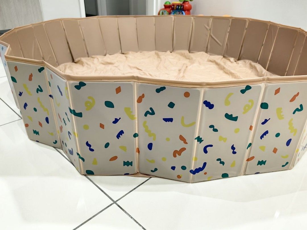 Foldable pool (Category: Infant Playtime) located in Kuala Lumpur. Submitted by ms.ky (Listing ID 1317121645, Image 2). Description: .