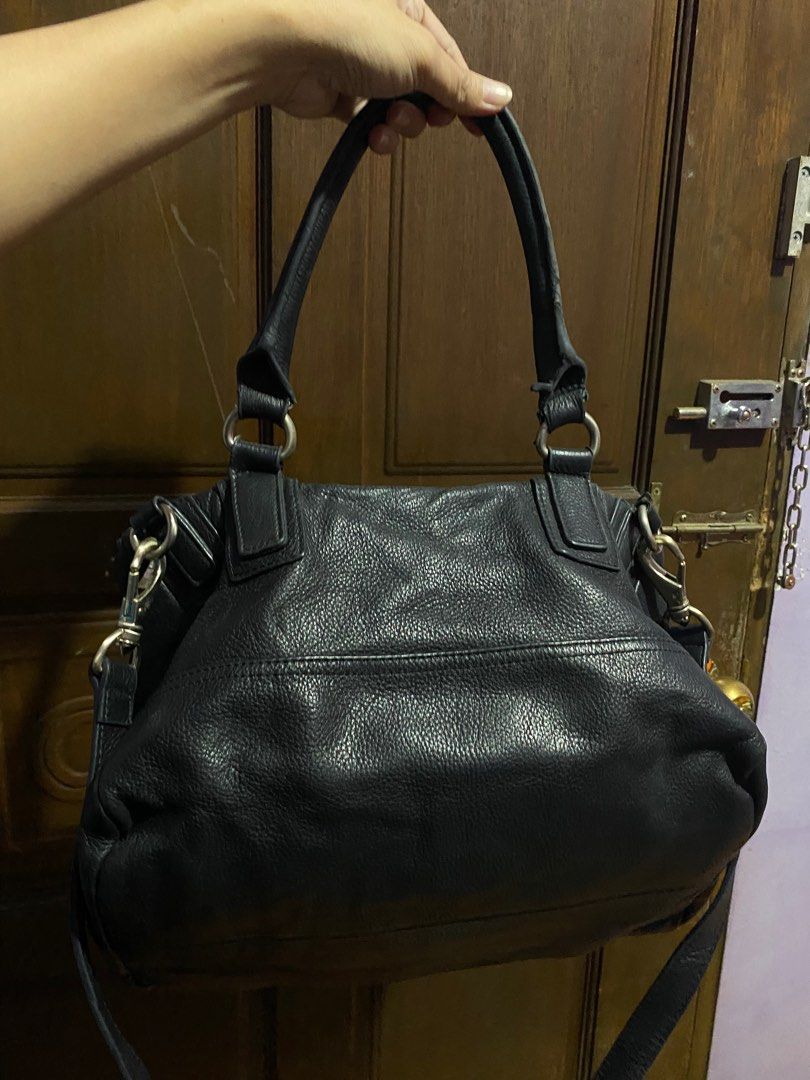 GIVENCHY PANDORA (Category: Luxury Bags & Wallets) located in Baguio. Submitted by annecicat (Listing ID 1317169708, Image 2). Description: Genuine leather ☺️.