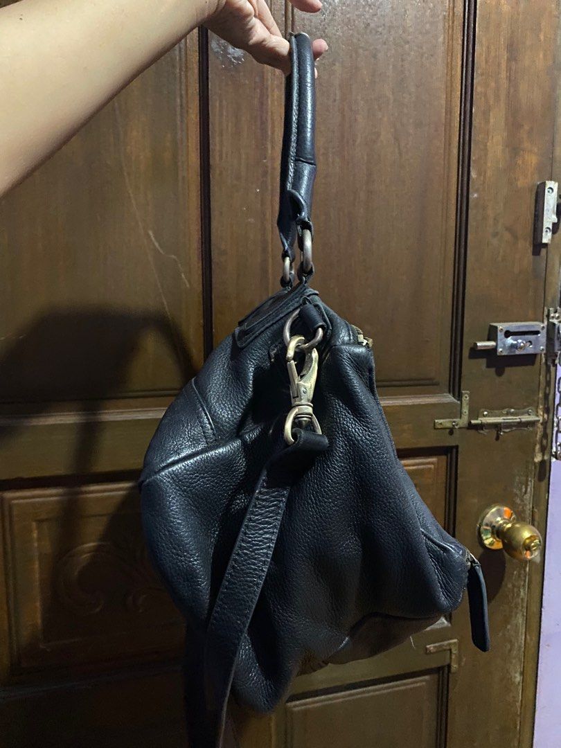 GIVENCHY PANDORA (Category: Luxury Bags & Wallets) located in Baguio. Submitted by annecicat (Listing ID 1317169708, Image 3). Description: Genuine leather ☺️.