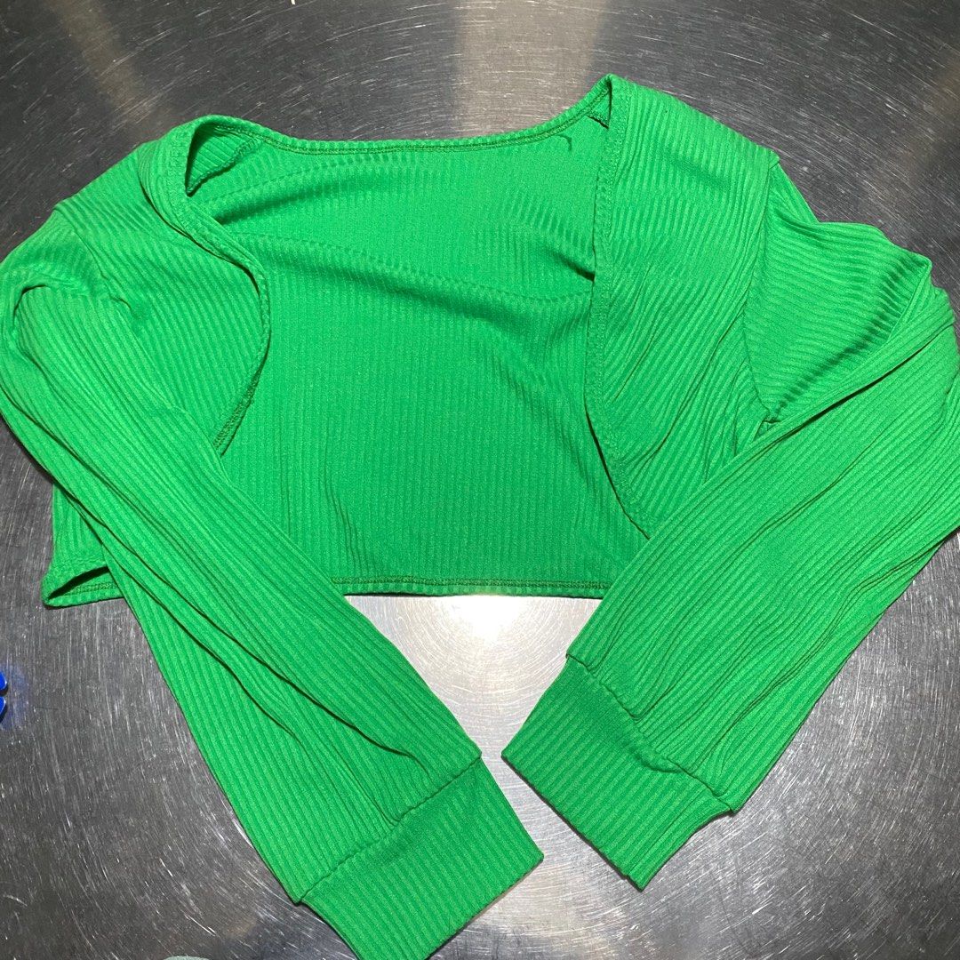 Green cover-up long sleeve (Category: Coats, Jackets and Outerwear) located in Cabuyao City. Submitted by gariet (Listing ID 1317162404, Image 3). Description: Twice ko lang nagamit L-XL.